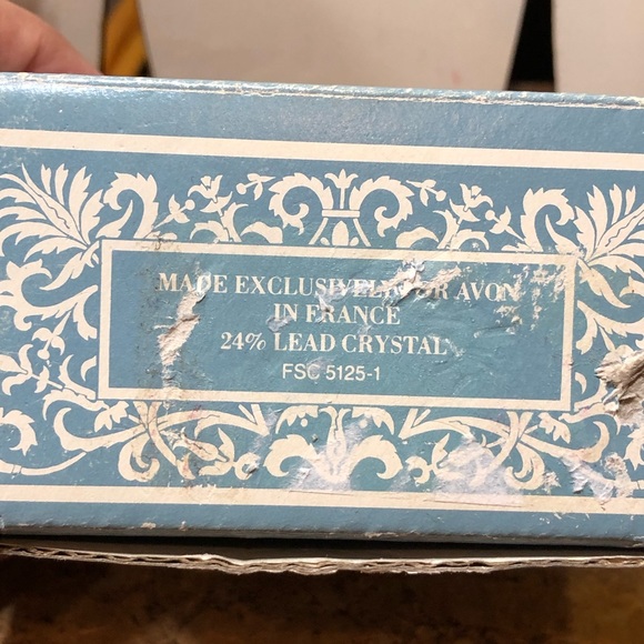 Vintage Avon Individually Made Crystal Snowflake Paperweight In Original Box - Picture 5 of 16